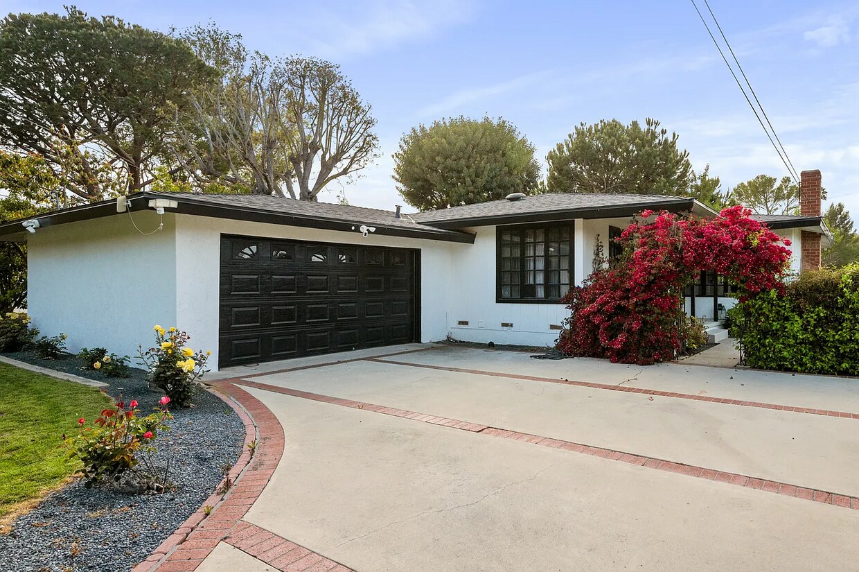 Foto principal - 26435 Silver Spur Rd