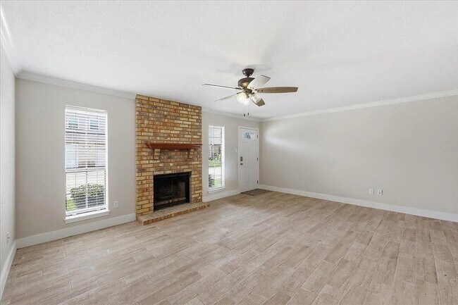 Foto del edificio - 1182 Green Meadow St