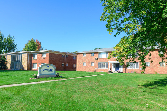 Foto del edificio - Lakeshore Apartments