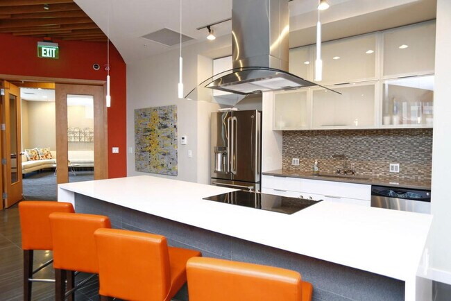 Foto del edificio - 288 106th Ave NE