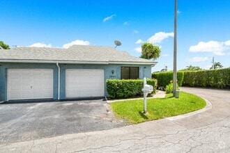 Building Photo - 3947 Island Club Cir W