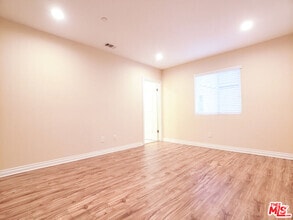 Building Photo - 1142 S Mariposa Ave