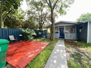 Building Photo - 1537 SW 44th Ave