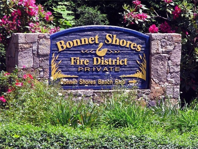 Foto del edificio - 140 Treasure Rd