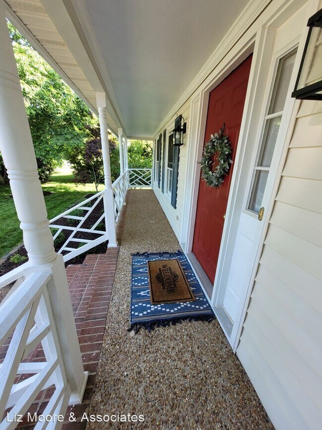 Building Photo - 4 br, 2.5 bath House - 104 Lord North Court