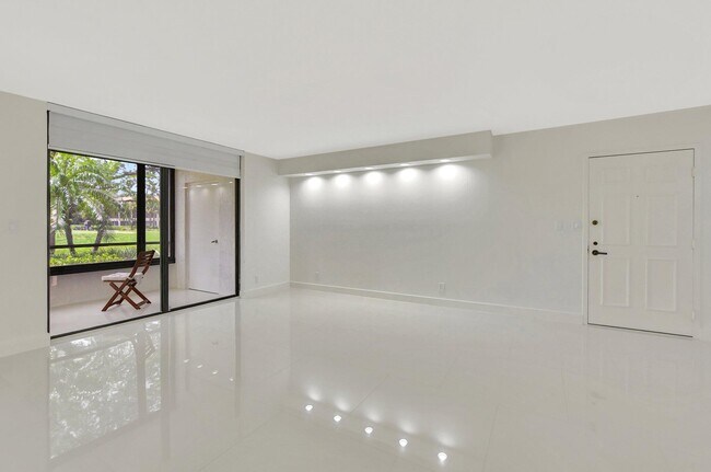 Building Photo - 7145 Promenade Dr