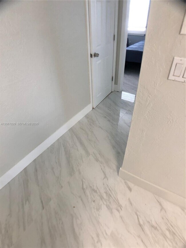 Foto del edificio - 2111 Monroe Terrace