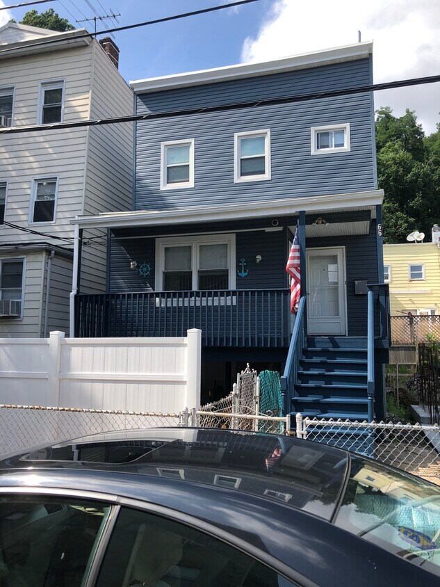 Primary Photo - 66 Chestnut St