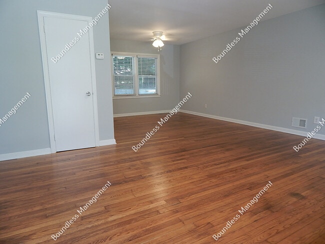 Building Photo - 2788 Rockcliff Rd SE