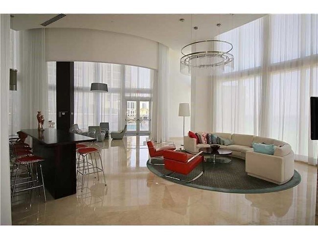 Building Photo - 15901 Collins Ave