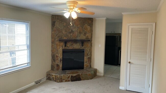 Foto del edificio - 5934 Bluebonnet Rd