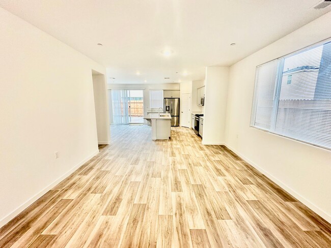 Foto del edificio - BRAND NEW Lennar 4/3.5 in Clovis