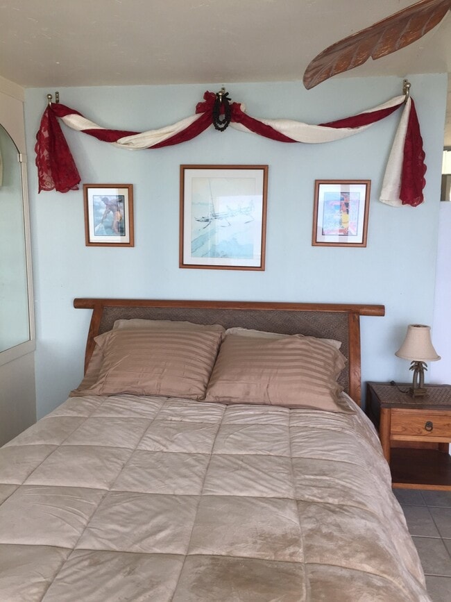 Building Photo - OCEAN FRONT MAKAHA SHORES STUDIO