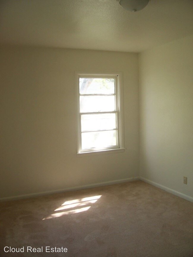 Building Photo - 3 br, 1 bath House - 707 CROCKET DR
