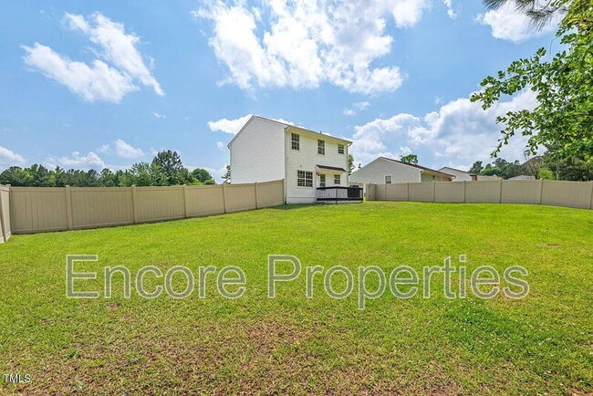 Building Photo - 411 Buxton St