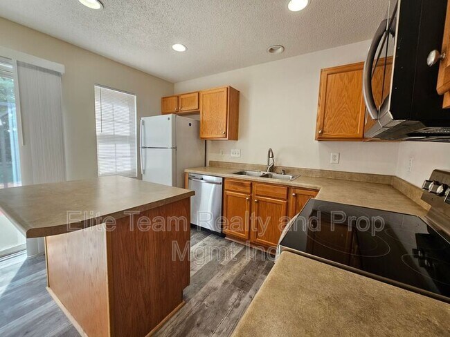 Foto del edificio - 12340 Honey Hill Ln