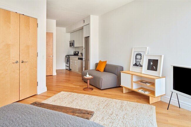 Building Photo - 550 W 54th St