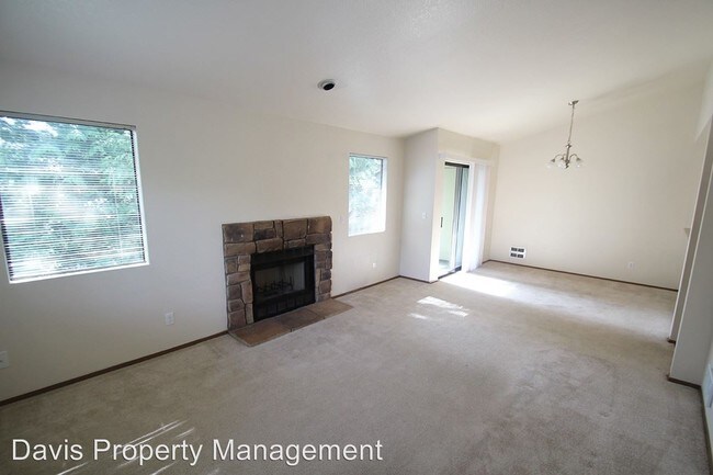 Building Photo - 9901 NE 134th Ct