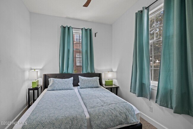 Building Photo - 208 Metcalf St