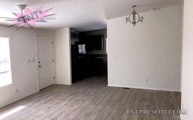 Building Photo - 1545