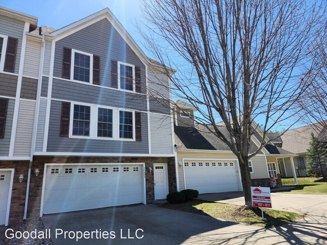Foto principal - 2 br, 2.5 bath House - 15404 Townsend Ave