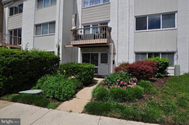 Foto del edificio - 3135 University Blvd W