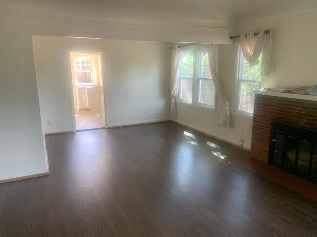 Foto del edificio - 4 br, 1 bath House - 1354 SW Spring Garden St