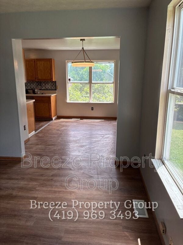 Building Photo - 731 Parmalee Ave