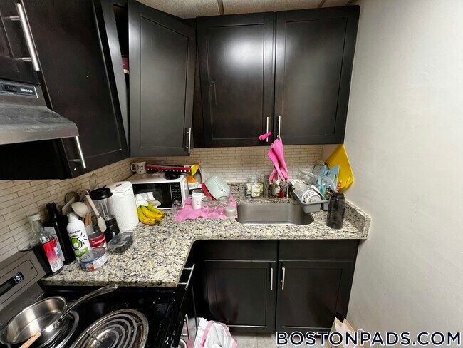 Building Photo - 62 Boylston St