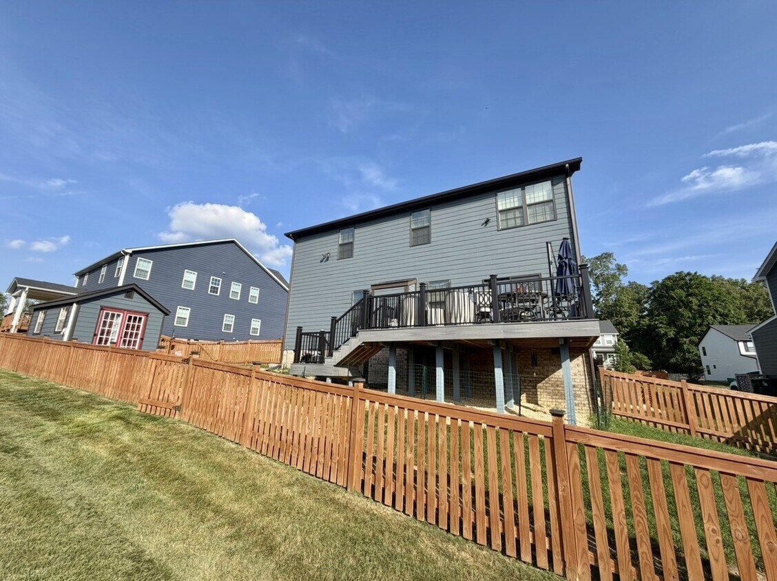 Foto del edificio - 9327 Janeway Dr