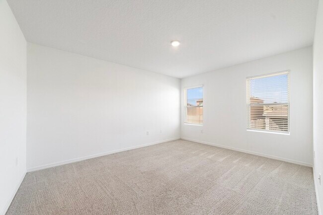 Building Photo - 121 Sunny Day Wy