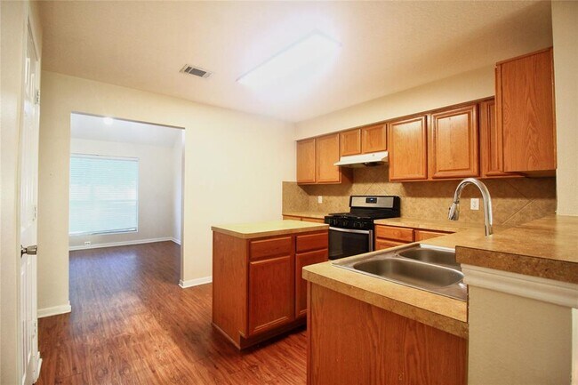 Building Photo - 16928 Scenic Knoll