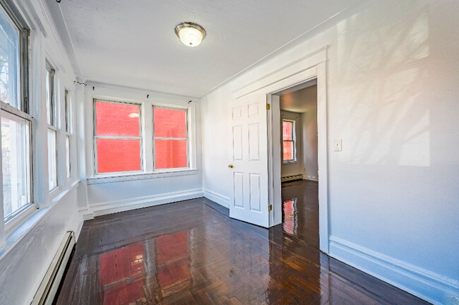 Building Photo - 1637 Mahan Ave