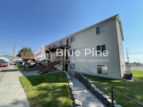Building Photo - 460 E Center St