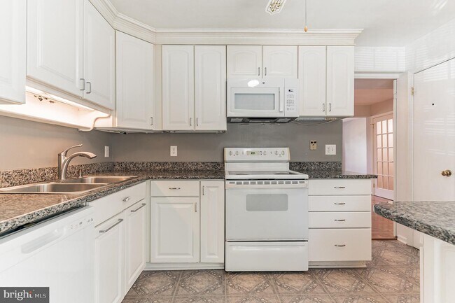 Foto del edificio - 7422 Adams Park Ct