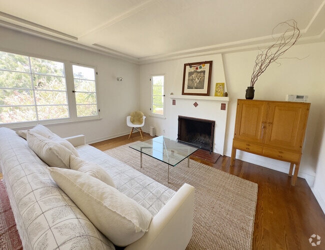 Building Photo - 2415 Meadow Valley Ter