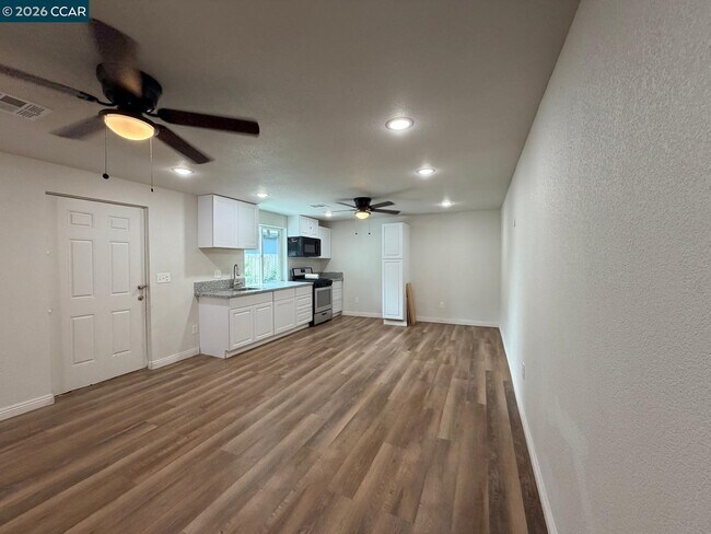 Foto del edificio - 3232 Sanguinetti Ln
