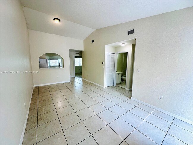 Foto del edificio - 1251 SE 28th Ct