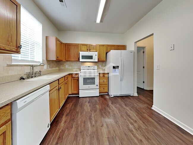 Foto del edificio - 3439 Silverlake Ct