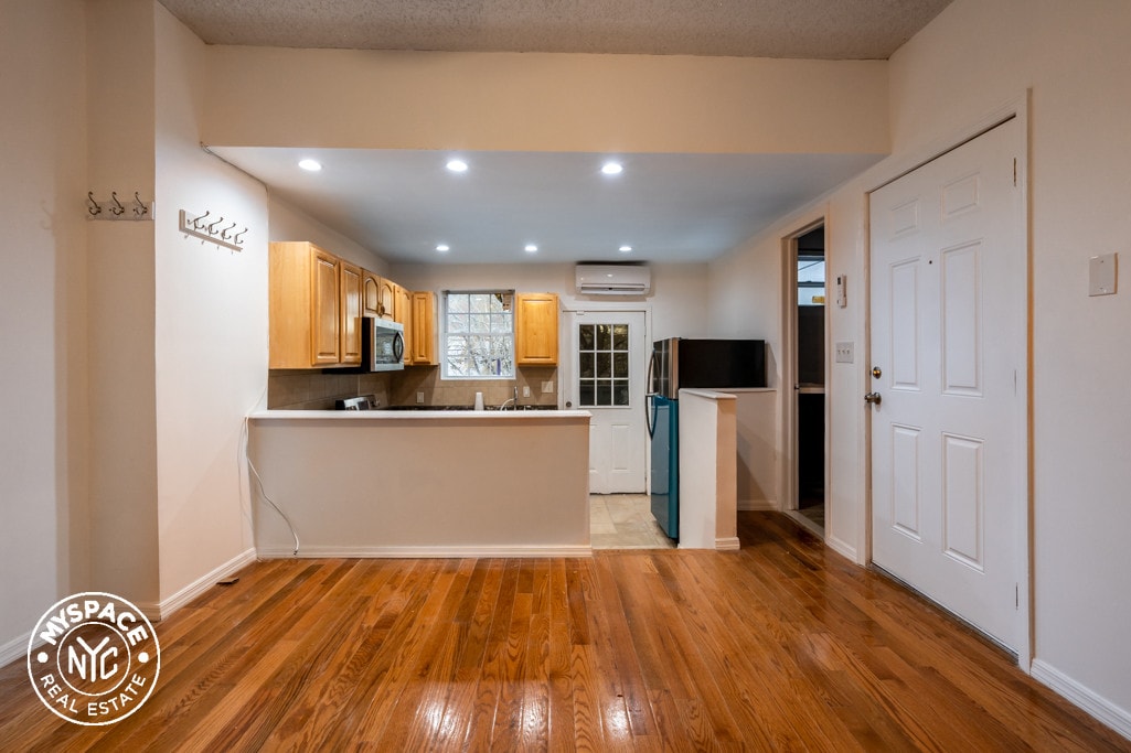 Primary Photo - 1072 Dekalb Ave