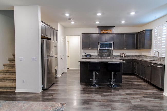 Foto del edificio - 5217 Clementine Ave.