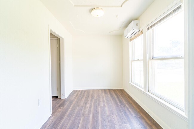 Foto del edificio - 249 Claremont Ave