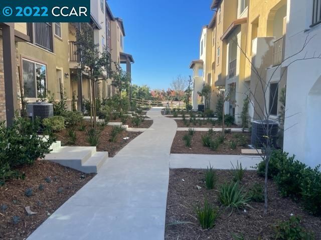 Foto del edificio - 1520 Redbud Wy
