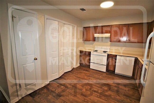 Foto del edificio - Spacious & affordable 3-bed, 2.5-bath! - Now Available for Rent!