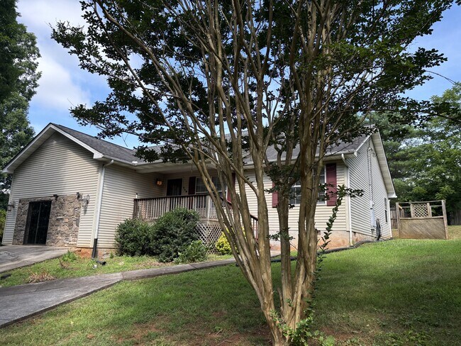 Foto del edificio - 119 N Clover Hill Ridge Rd