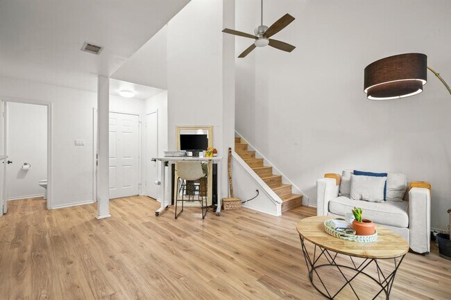 Foto del edificio - 512 Eberhart Ln