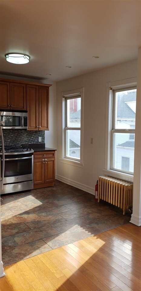 Building Photo - 174 Highwood Ave