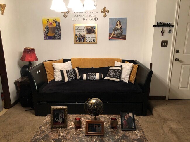 Reading area - 13720 Chalmette Ave