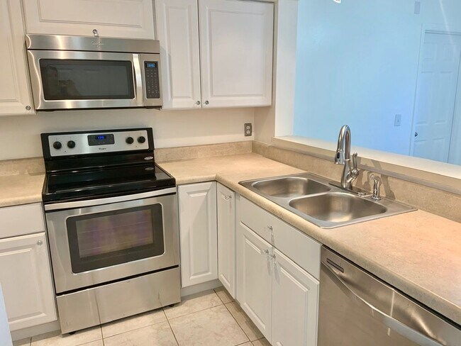 Building Photo - Orlando - 2 Bedroom, 2 Bathroom - 1,575.00