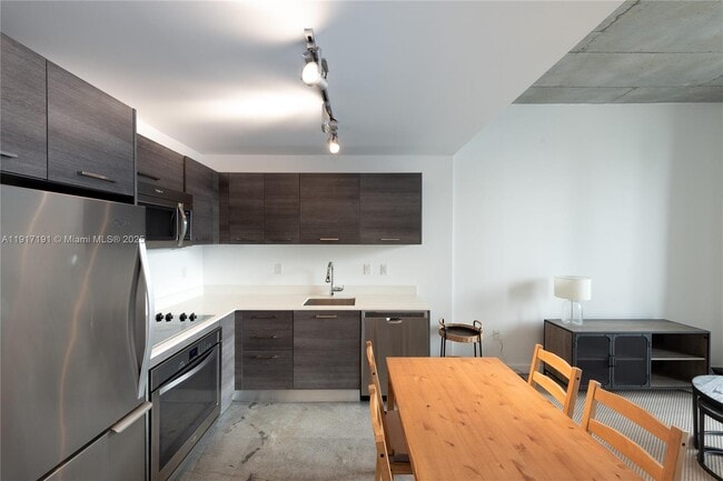 Foto del edificio - 151 SE 1st St